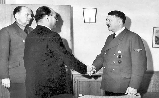 Azadi Ka Amrit Mahotsav Subhash Chandra Bose Vs Adolf Hitler - Sakshi