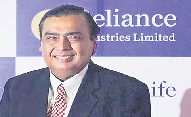 Reliance Q1 net profit jumps 46percent on-yr to Rs 17995 crore - Sakshi