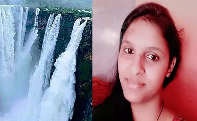 Woman Dies After Falling into Jog Falls in Shivamogga - Sakshi