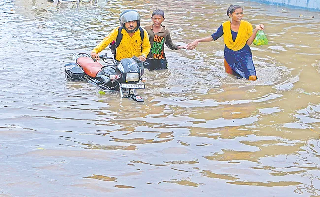 South Gujarat receives heavy rains - Sakshi