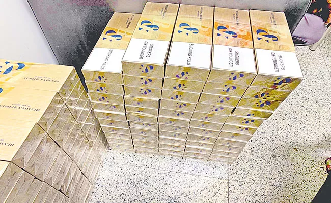 Customs Officials Seize Of Smuggled Cigarettes In Shamshabad Airport - Sakshi