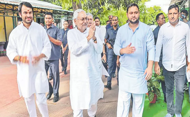 Bihar CM Nitish Good bye To NDA Join Hands With RJD - Sakshi