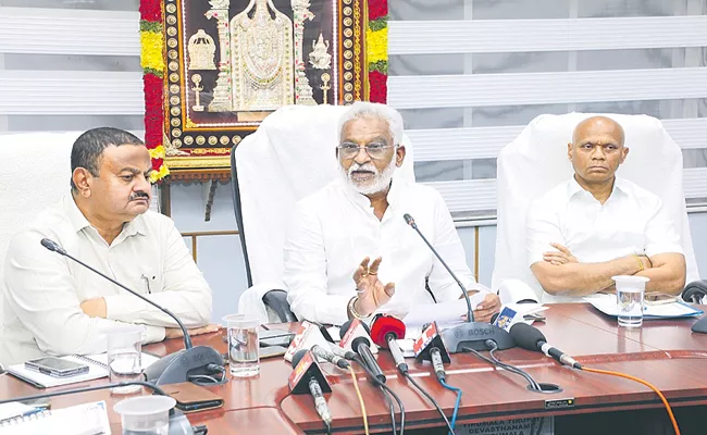 TTD YV Subbareddy Says Mask mandatory for Brahmotsavalu - Sakshi