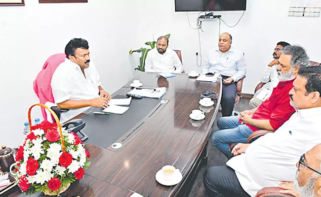 Talasani Srinivas Yadav Meets Telugu Film Chamber Of Commerce Over - Sakshi