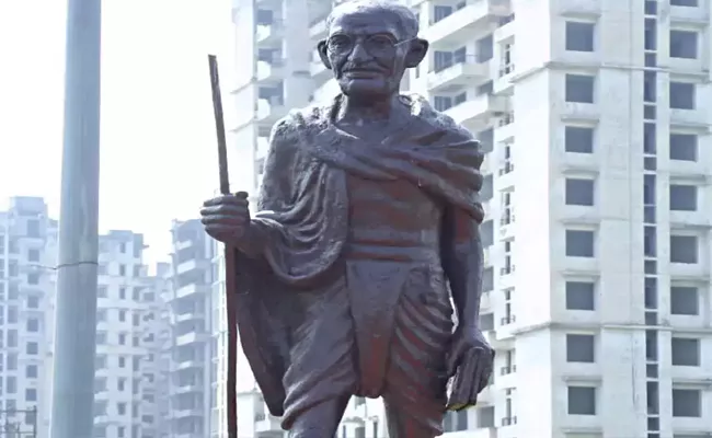 20ft Tall Mahatma Gandhi Statue Made From 1000 Kg Plastic Waste - Sakshi