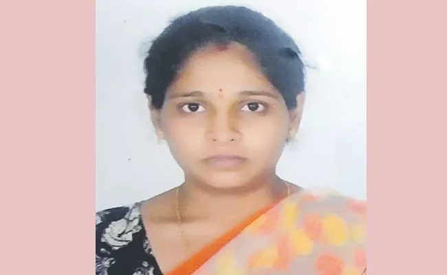 Wife sent Message to husband and Disappears at Hayathnagar - Sakshi