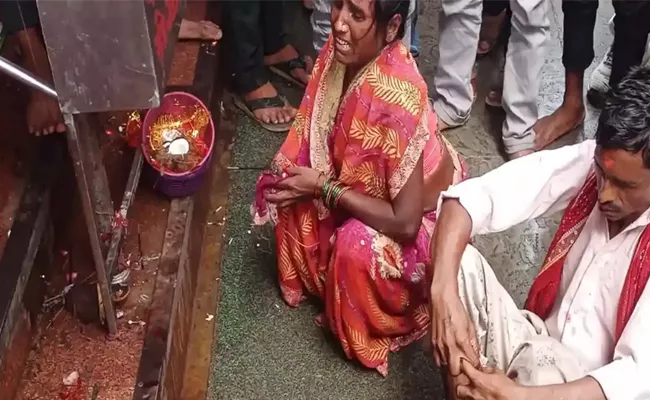 Uttar Pradesh Devotee Cuts Off Tongue Offers Goddess - Sakshi