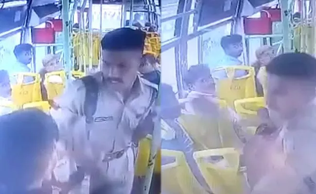 Bhopal Bus Conductor Attacked By Passenger Video Viral - Sakshi