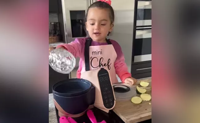 Viral Video Little Girl Prepares Dinner For Mother - Sakshi