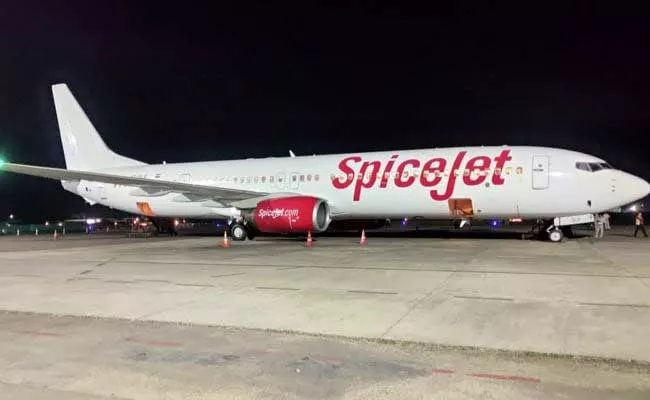 Shocking: Spicejet Sends Their 80 Pilots On 3 Months Leave Without Any Pay - Sakshi