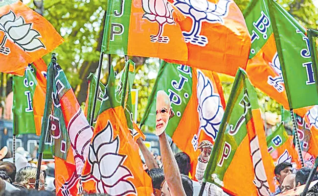BJP Party Decreased Inclusions In Telangana - Sakshi