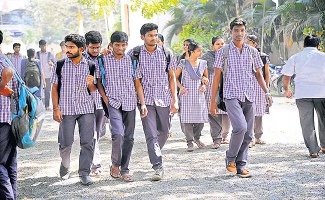 Internship for above 3 lakh students Andhra Pradesh - Sakshi