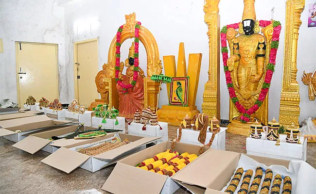 Tirumala: Crowns And Flower Decoration To Lord Venkateswara - Sakshi
