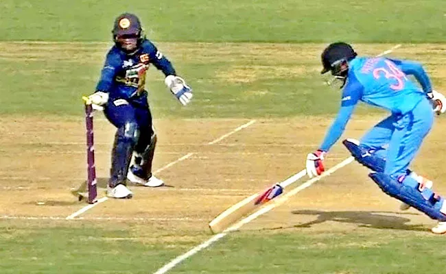 Commentators Left Disbelief 3rd-Umpire Rules Pooja Vastrakar Run-out - Sakshi