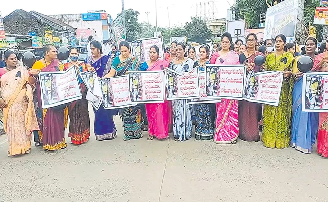 YSRCP women leaders fires on TDP - Sakshi