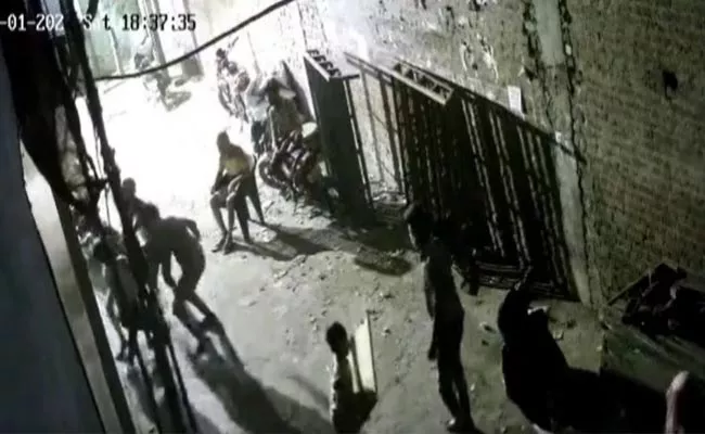A Man Stabbed To Death In Delhi Sunder Nagri Video Viral - Sakshi
