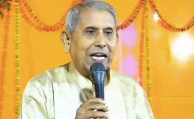 Bihar Professor Collapses On Stage Dies Of Heart Attack - Sakshi