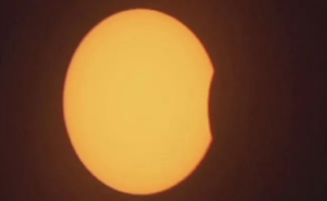 Solar Eclipse In India Begins Visible In Delhi Other Cities - Sakshi