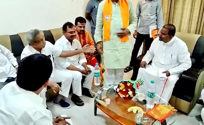 AP BJP President Somu Veerraju Had Bitter Experience In Anantapur - Sakshi