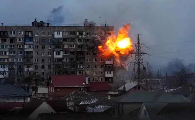 Ukraine Russia war: Russia pounds Ukrainian energy facilities in new air strikes - Sakshi