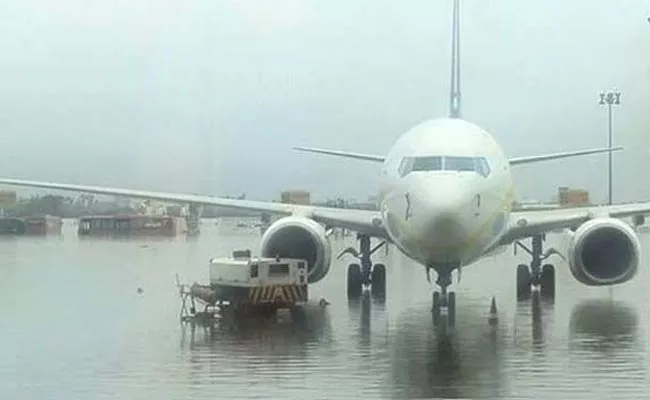 Tamil Nadu Rains 8 Flights Cancelled Due To Heavy Rains In Chennai - Sakshi