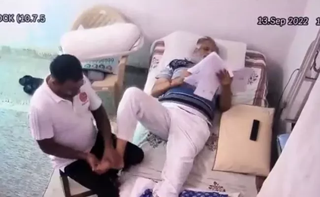AAP neta Satyendra Jain gets VIP treatment inside Tihar Jail - Sakshi