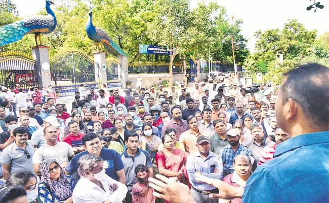 Telangana Govt Allows DAV Public School Reopening Parents Request - Sakshi