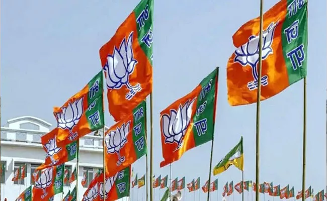 Gujarat Elections Bjp Suspends 7 Mlas Filed Independent Nominations - Sakshi