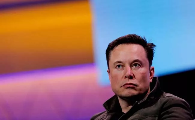 Elon Musk Twitter Blue Tick Relaunch Pauses After Impersonation Storm - Sakshi
