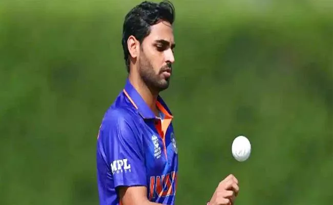 Kaneria picks Bhuvneshwar Kumars replacement in Indias T20I squad - Sakshi