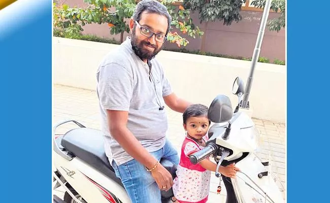 Techie Rahul Kills Daughter in Kolar, arrested by police - Sakshi