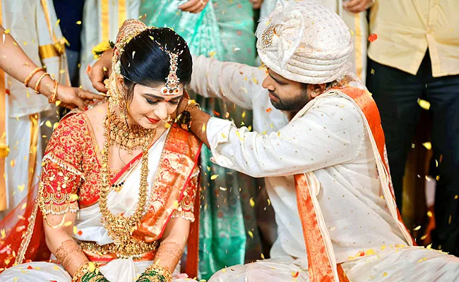 Kannada Actor Aditi Prabhudeva marries Businessman Yashas in Bengaluru - Sakshi