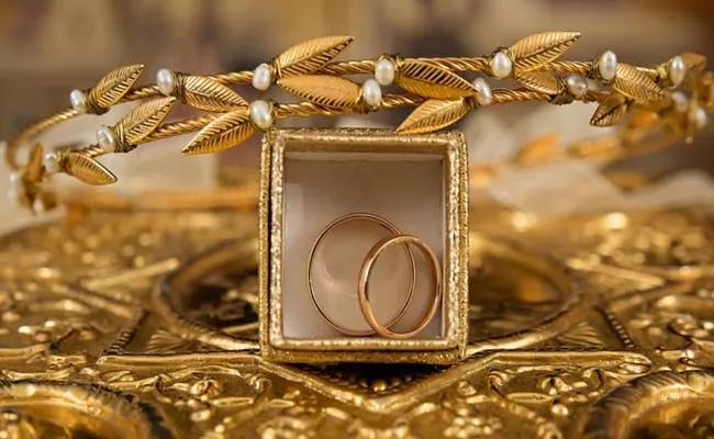 Gold imports fall 17pc in April October to usd 24 billion - Sakshi