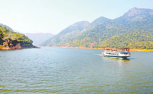 Boat Service Likely To Resume In Papikondalu - Sakshi