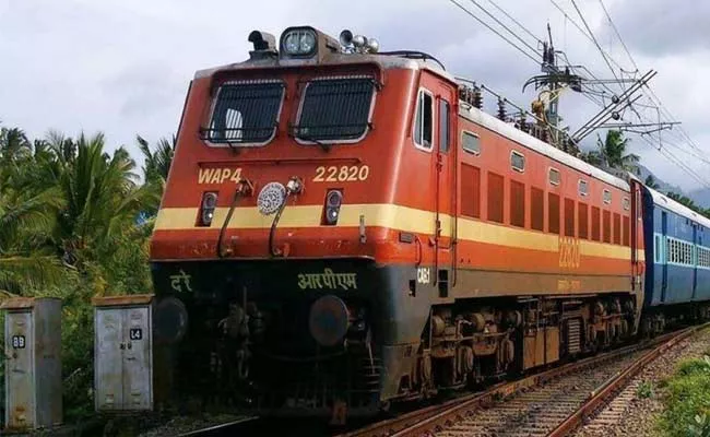 Indian Railways Starts Destination Alarm Service For Night Time Travelling Passengers - Sakshi