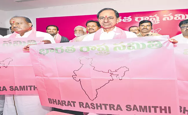 CM Kcr Unveils Brs Party Flag At Telangana Bhavan - Sakshi