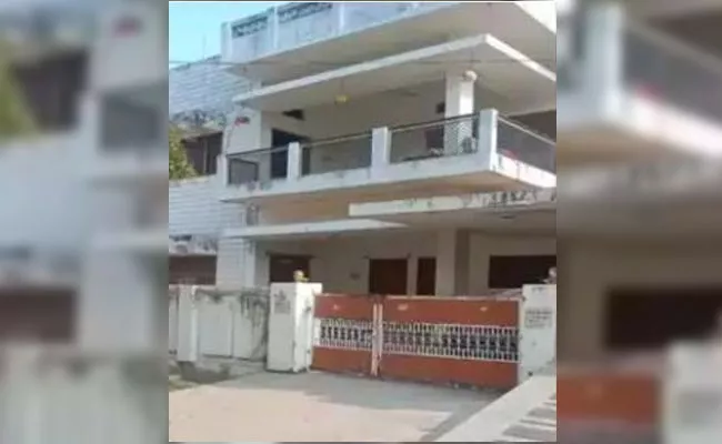Up Gorakhpur Man Kept Mothers Body Under Bed For 4 Days - Sakshi