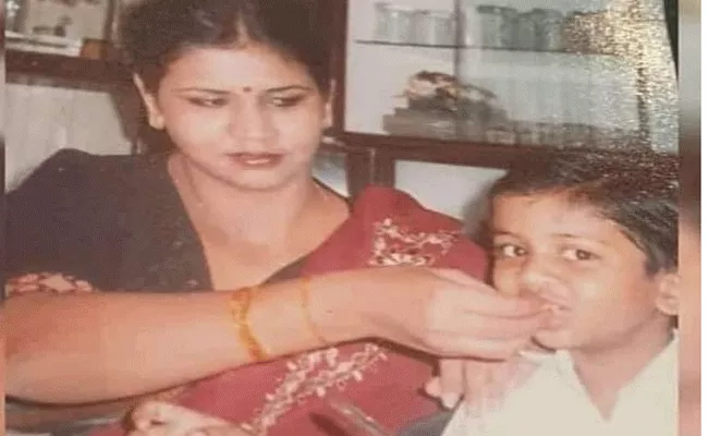 Manchu Manoj Shared Emotional Post On His Mother Birthday - Sakshi