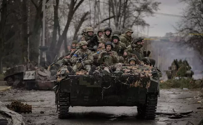 Ukraine Says Russia Preparing 2 Lakh Troops To Pound Kyiv - Sakshi