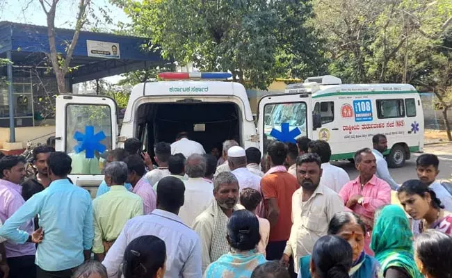 Student Died In Karnataka After Teacher Throws Him From 1st Floor - Sakshi