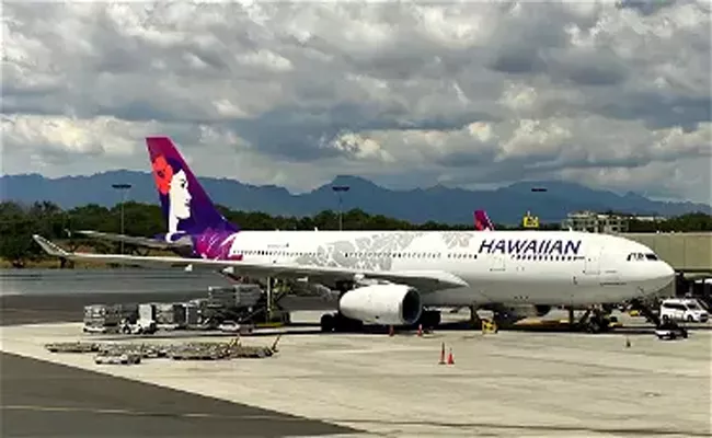 Hawaiian Airlines Flight Hits Severe Turbulence, Dozens Injured - Sakshi