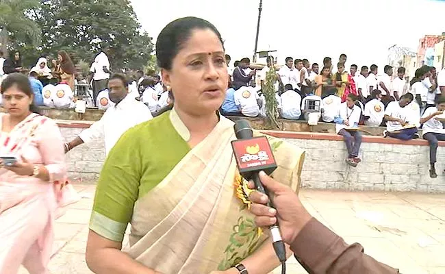 Vijayashanthi and MP Arvind have asked the party about BJP alliance with TDP - Sakshi