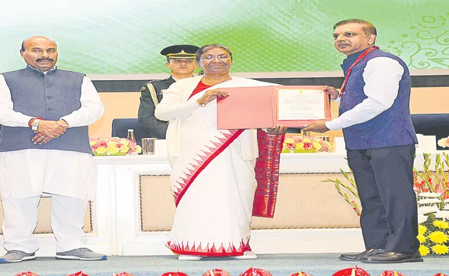 President Presented The National Awards For Empowerment Of Persons With Disabilities - Sakshi
