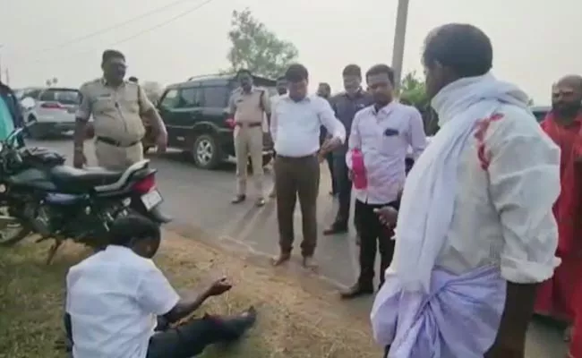Minister Sidiri Appalaraju Helped Road Accident Victims In Srikakulam - Sakshi