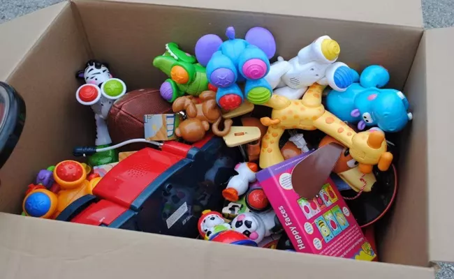 BIS seizes 18k non-certified toys during raids on 44 big retailers - Sakshi
