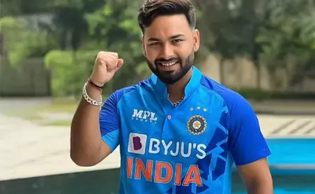 Rishabh Pant moved to private suite amid infection fears - Sakshi
