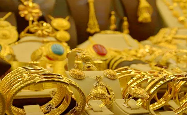 Gold hit another record high prices 3 months - Sakshi