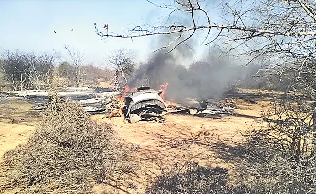 Sukhoi-30, Mirage 2000 fighter planes crash in Morena - Sakshi