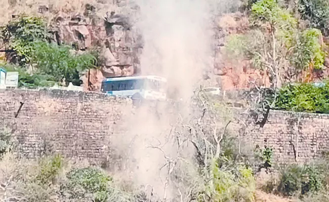 TSRTC bus has a near miss accident at Srisailam - Sakshi