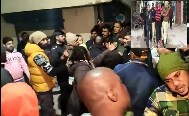 Mob Attacks Delhi Cops After 3 Nigerians Detained Overstaying - Sakshi